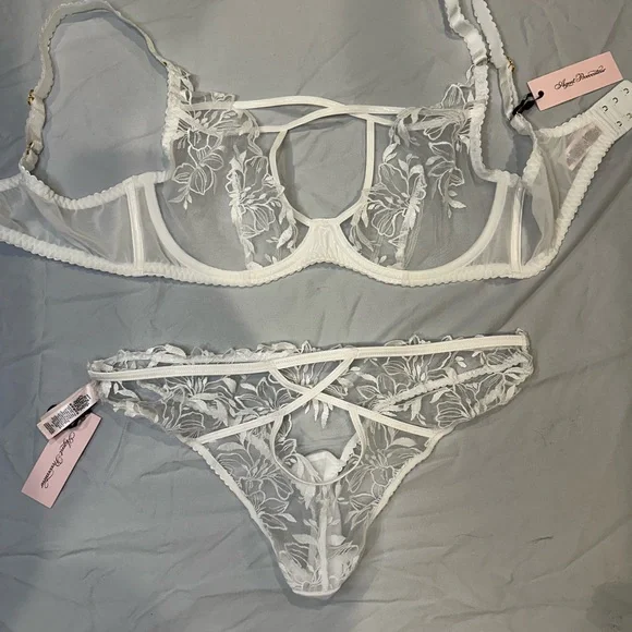 AGENT PROVOCATEUR lacy bra and thong set - Picture 1 of 5